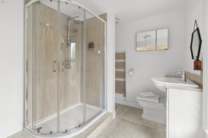 Hair dryer, towels - Spacious Heritage Home for Families & Groups (Worcestershire)