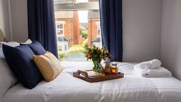 5 chambres, bureau, Wi-Fi, draps fournis
