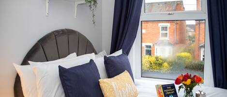 5 chambres, bureau, fer et planche Ă repasser, lit parapluie