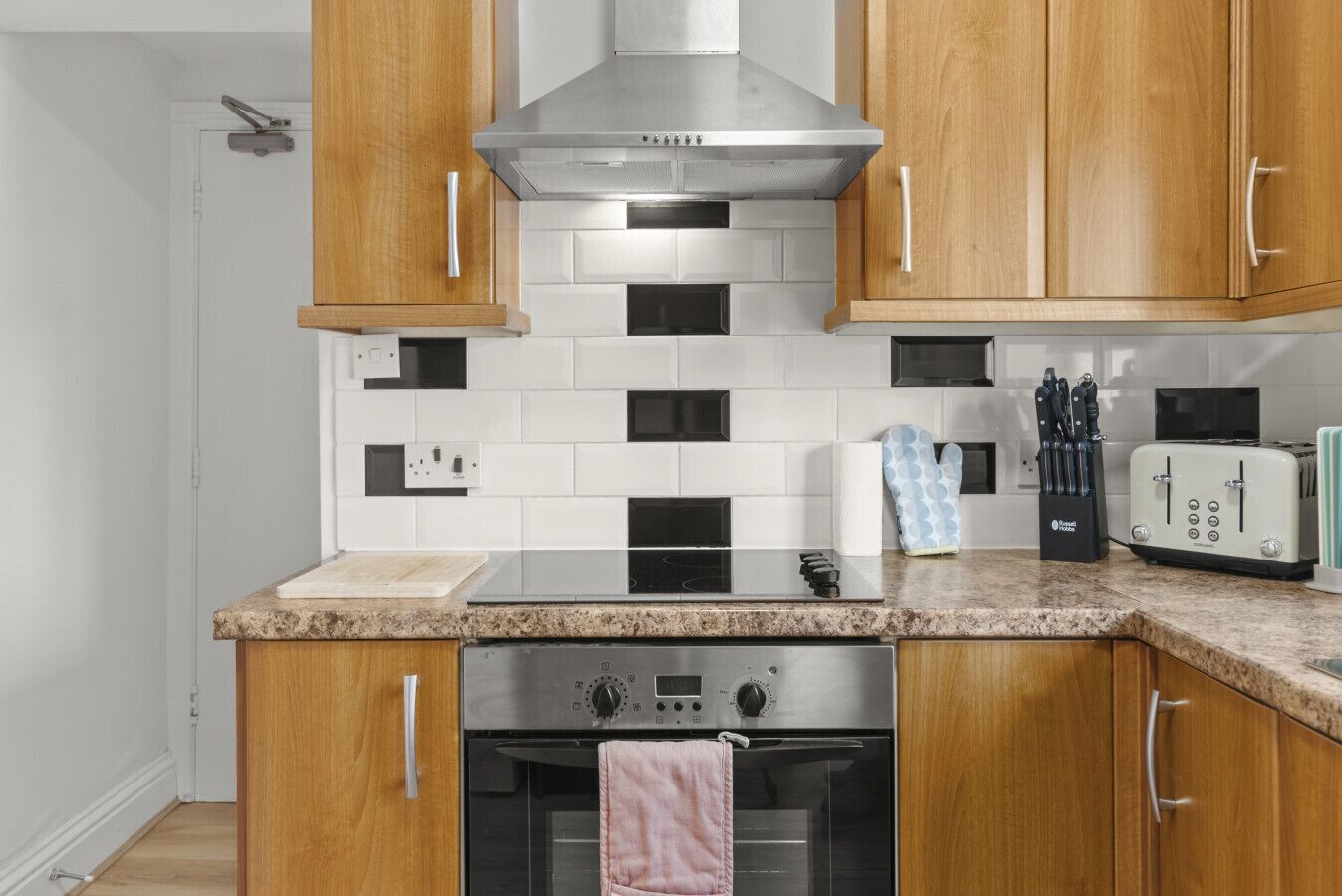 雪櫃、微波爐、焗爐、爐具