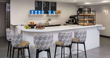 The Nedia, BW Signature Collection