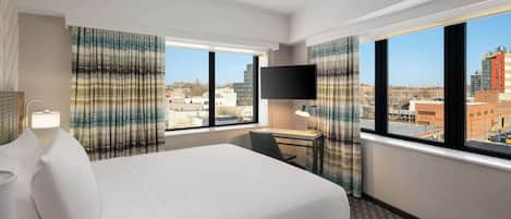 Standard Room, 1 Queen Bed, Non Smoking | In-room safe, desk, laptop workspace, blackout drapes