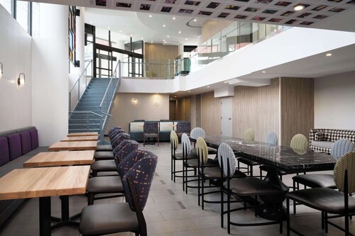 The Nedia, BW Signature Collection