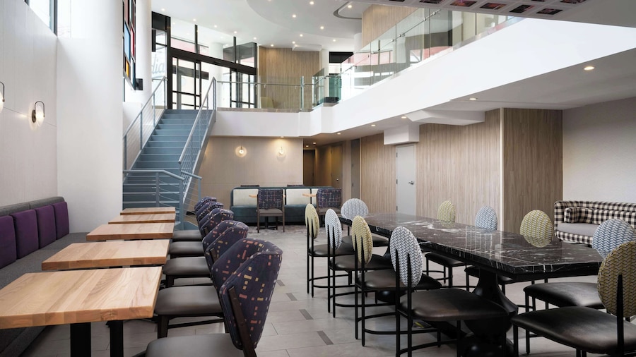 The Nedia, BW Signature Collection