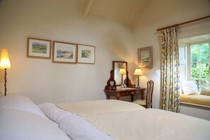 5 bedrooms, iron/ironing board, WiFi, bed sheets - Charming Pair of Irish Cottages in enchanting Adare Countryside (Adare)