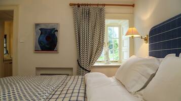 5 slaapkamers, een strijkplank/strijkijzer, wifi, beddengoed