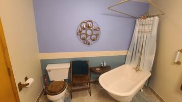 SĂšche-cheveux, serviettes fournies, savon, papier toilette