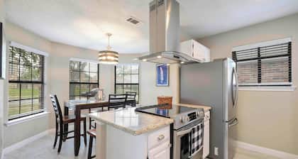 Adorable 2/2 Home-Patio, Games, Spa Vibes! Weekend getaways or work stays