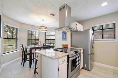 Adorable 2/2 Home-Patio, Games, Spa Vibes!  Weekend getaways or work stays