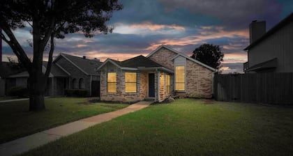 Adorable 2/2 Home-Patio, Games, Spa Vibes! Weekend getaways or work stays