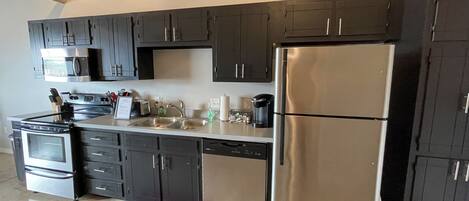 Micro-ondes, four, plaque de cuisson, lave-vaisselle