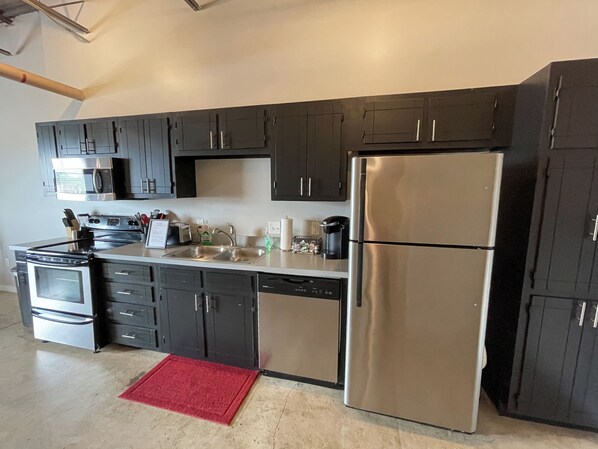 Mikrowelle, Ofen, Herdplatte, Geschirrspüler