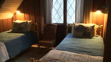 6 quartos, ferros/tábuas de passar roupa, roupa de cama