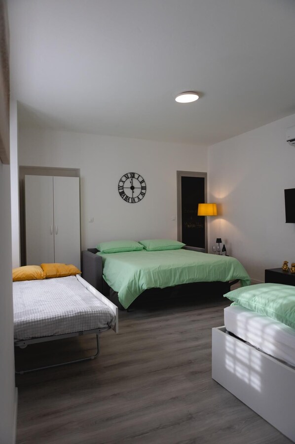 1 bedroom, iron/ironing board, free WiFi, bed sheets