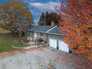 Exterior - Country Caledon Charm your private oasis, your home away from home. (Caledon East)
