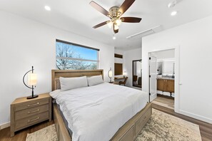 3 bedrooms, desk, WiFi, bed sheets - B - New Townhome with Pool, Downtown 1 Block From Restaurants, Pickle ball! (Hurricane)