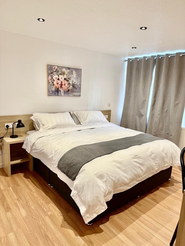 2 bedrooms, iron/ironing board, WiFi, bed sheets