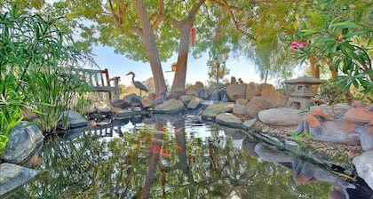 Hilltop Private Estate W/ Views, Pool, Hot Tub, Mini Golf & More!!