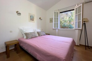 4 bedrooms, iron/ironing board, free WiFi - Villa in Cavalaire-sur-Mer with Sea Views (Cavalaire-sur-Mer)