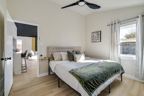 4 bedrooms, iron/ironing board, WiFi, bed sheets
