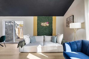 TV, lareira, escritórios