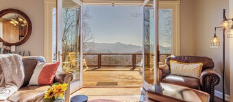 Smoky Mountain High Hot Tub Mtn Views 2 miles to Polar Express, Bryson City