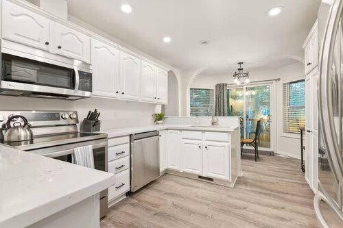 Pet Friendly Retreat | Hot Tub & Games on Mt Hood