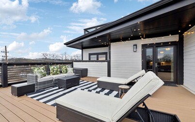 Charming 2-bedroom condo in enchanting Nashville minutes from Broadway