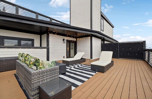 Private rooftop 2-bedroom condo in enchanting Nashville minutes from Broadway