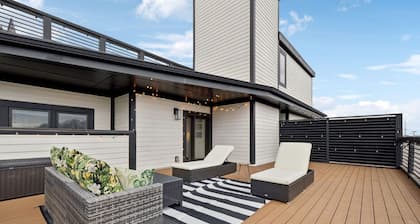 Private rooftop 2-bedroom condo in enchanting Nashville minutes from Broadway