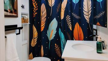 Towels, soap, shampoo, toilet paper