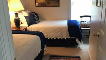 3 habitaciones, escritorio, tabla de planchar con plancha y wifi gratis