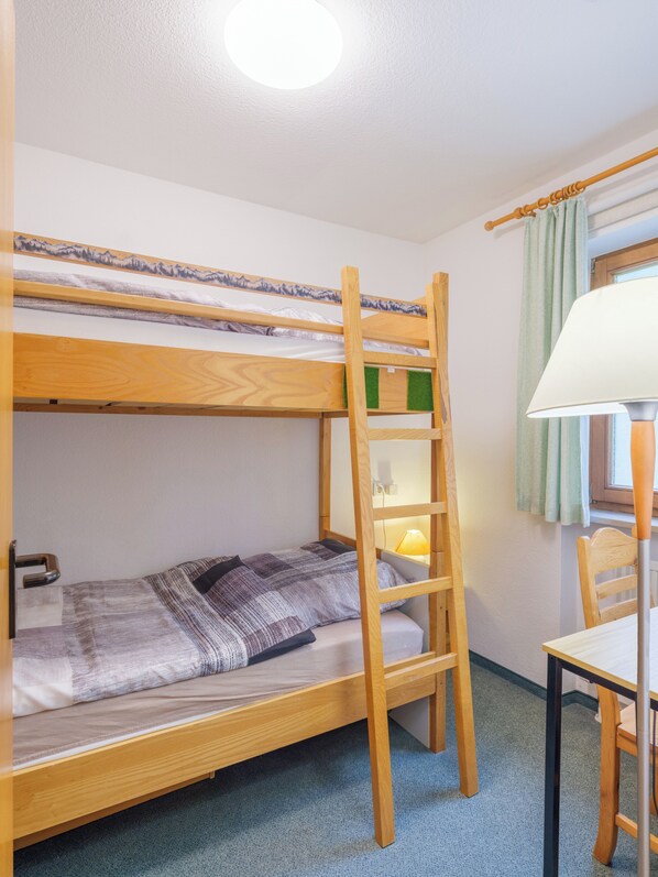 2 bedrooms, travel cot, free WiFi, bed sheets