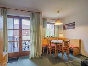 Dining - Comfortable, bright 2-room apartment (Waldkirchen)