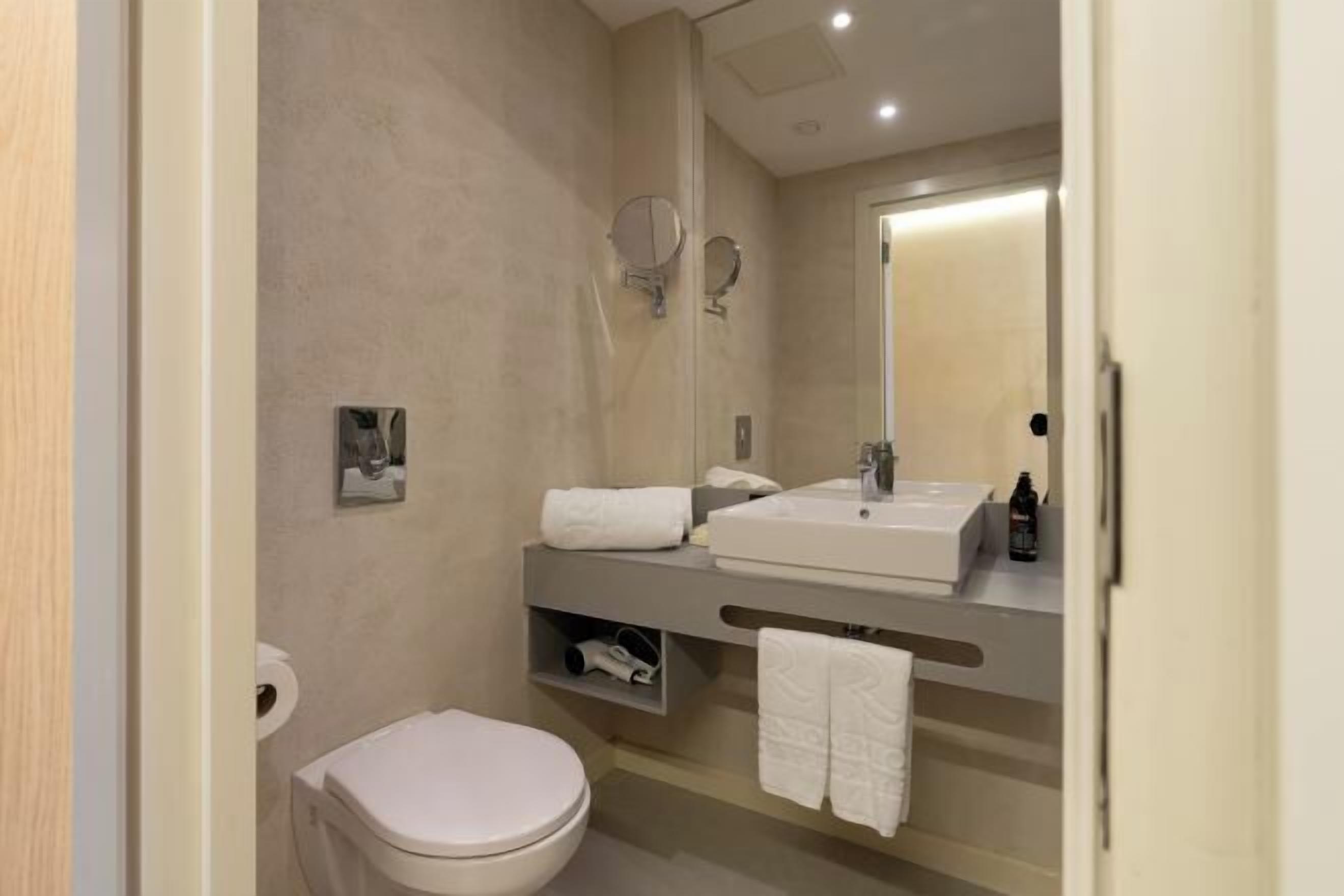 Bathroom | Free toiletries, hair dryer, slippers, towels