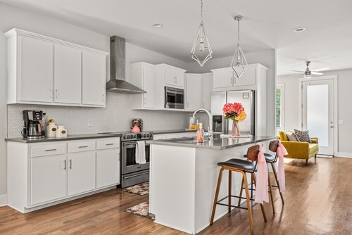 Glitz & Glam~3 mi Nash~MakeUp Bar~PhotoOps~Karaoke