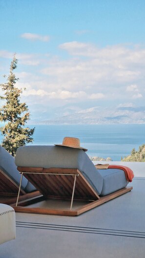 Property grounds - Luxury Villa with Infinity Pool & Sea Views in Northeast Corfu (kassiopi)