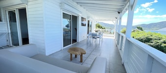 Bel Bo **** ( beau bisou ) sea view and sea access at 150 m