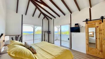 2 slaapkamers, een kluis op de kamer, een strijkplank/strijkijzer, wifi