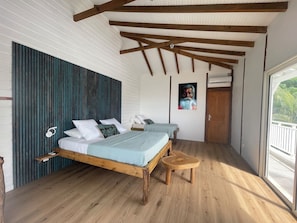 2 slaapkamers, een strijkplank/strijkijzer, wifi, beddengoed