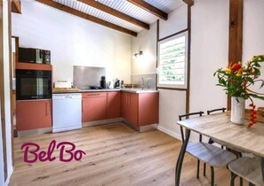 Fridge, microwave, oven, stovetop - Bel Bo sea view and access to 4 beaches in Deshaies (Deshaies)