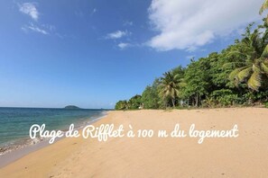 On the beach, sun loungers, beach towels - Bel Bo sea view and access to 4 beaches in Deshaies (Deshaies)