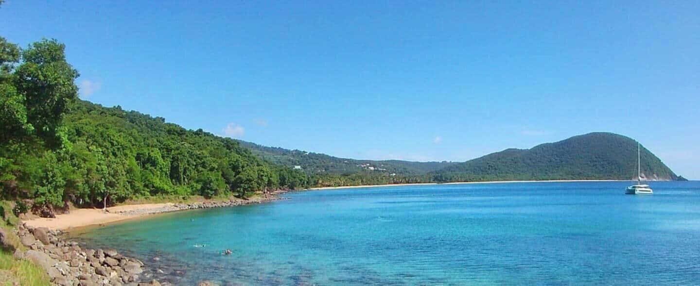 Ubicación a pie de playa, tumbonas y toallas de playa