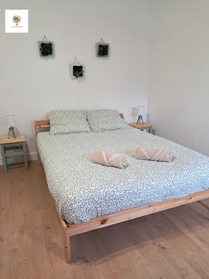 1 chambre, lit parapluie, Wi-Fi, draps fournis