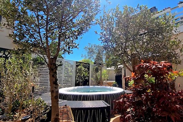 Bañera de hidromasaje al aire libre