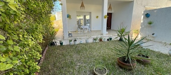 Cozy 2-Bedroom one level house in La Marsa – Perfect Location & Comfort!