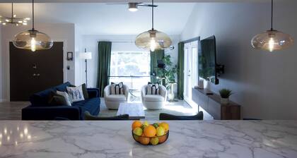 Lunar: Old Town, Heated Pool, Hottub, Game Room, Karaoke