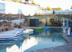 Piscina all'aperto, una piscina riscaldata