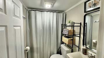 Towels, soap, shampoo, toilet paper