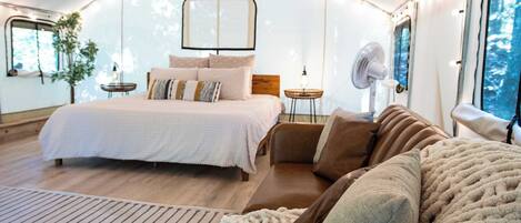 1 bedroom, bed sheets